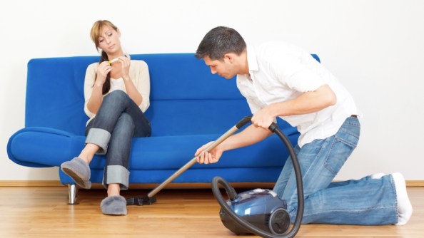 manvaccuumsundersofa